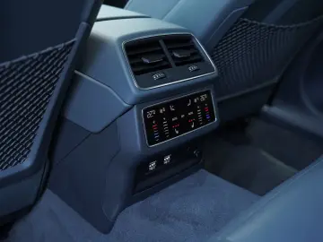 Audi a7 55 tfsi Quattro 340 cp Mild Hybrid ( 4x4 permanent )