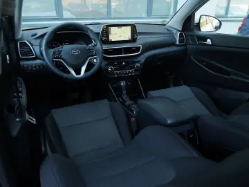 Hyundai Tucson blue 1.6 CRDi 4WD DCT Premium