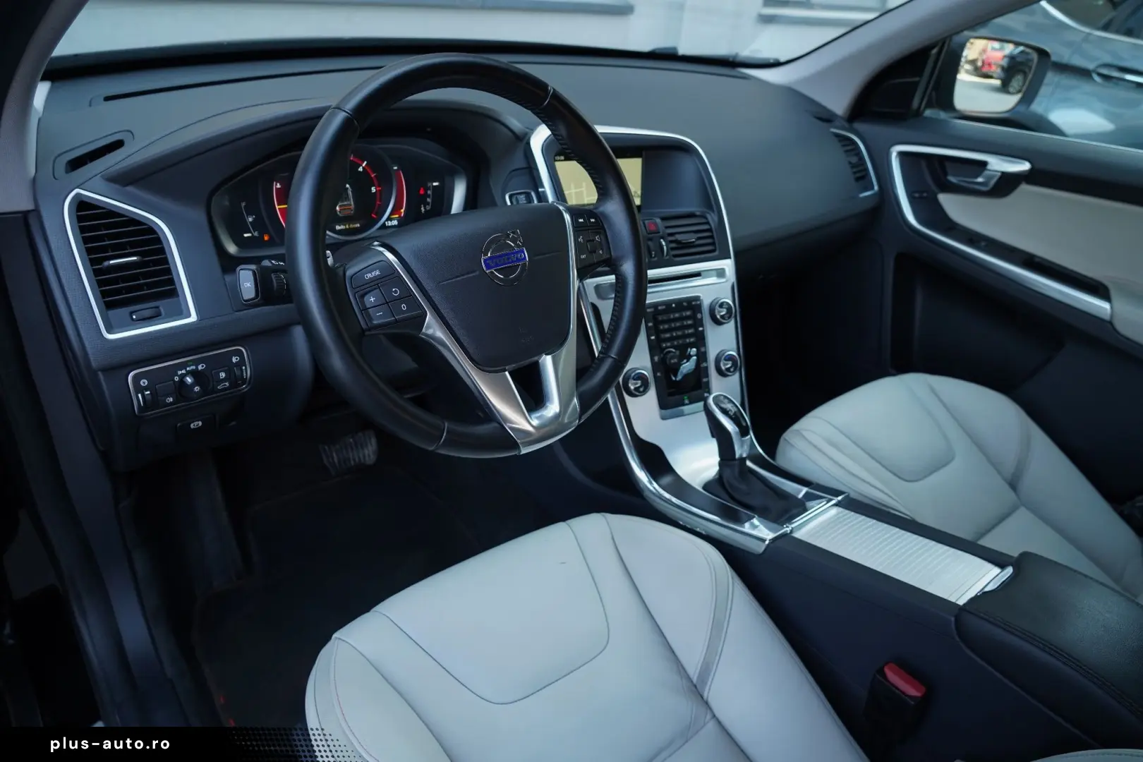 VOLVO -XC60 Ocean Race