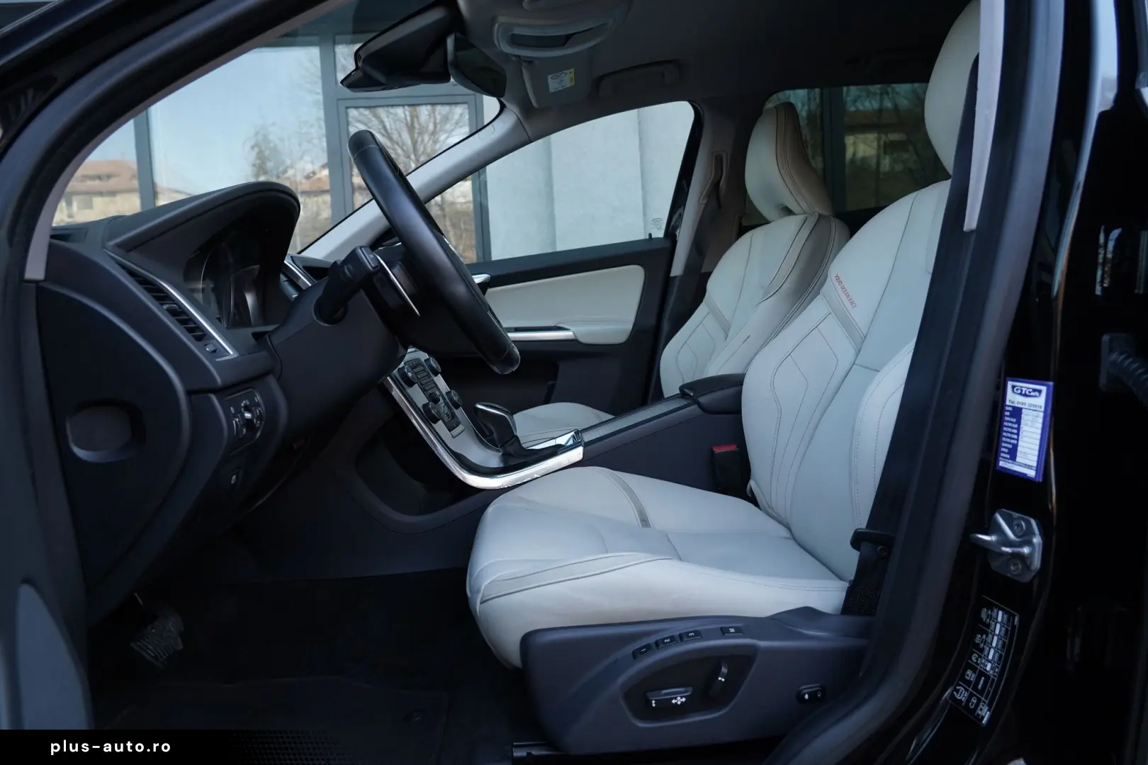 VOLVO -XC60 Ocean Race