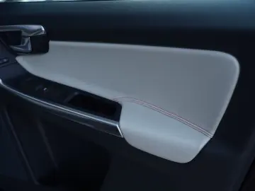 VOLVO -XC60 Ocean Race