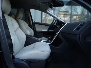 VOLVO -XC60 Ocean Race