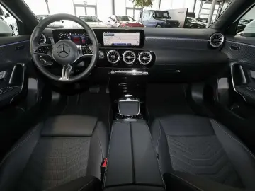 MERCEDES-BENZ A 180 PANO AHK HIFI DISTRONIC TOTWINKEL