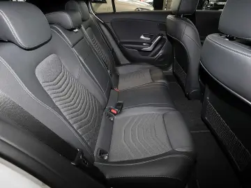 MERCEDES-BENZ A 180 PANO AHK HIFI DISTRONIC TOTWINKEL