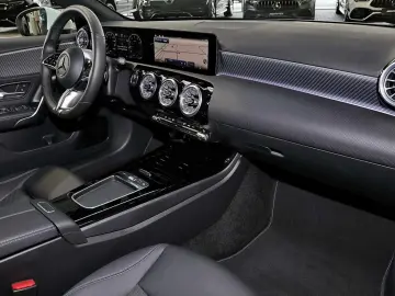 MERCEDES-BENZ A 180 PANO AHK HIFI DISTRONIC TOTWINKEL