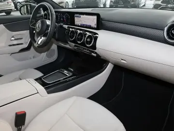 MERCEDES-BENZ A 180 LEDER BEIGE KAMERA MBUX LED 17