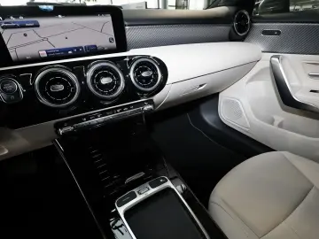 MERCEDES-BENZ A 180 LEDER BEIGE KAMERA MBUX LED 17