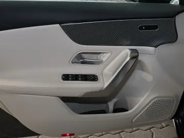 MERCEDES-BENZ A 180 LEDER BEIGE KAMERA MBUX LED 17
