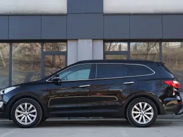 Hyundai Grand-Santa-Fe