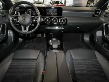 MERCEDES-BENZ A 250 e TOTWINKEL PANO CARPLAY SPURHAL&hellip;