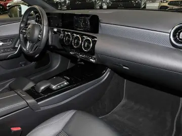 MERCEDES-BENZ A 250 e TOTWINKEL PANO CARPLAY SPURHAL&hellip;