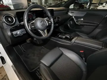 MERCEDES-BENZ A 250 e TOTWINKEL PANO CARPLAY SPURHAL&hellip;