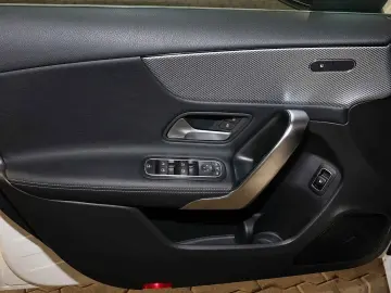 MERCEDES-BENZ A 250 e TOTWINKEL PANO CARPLAY SPURHAL&hellip;