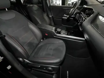 MERCEDES-BENZ GLA 250 e AMG HEADUP TOTWINKEL 360  CARPLY 19