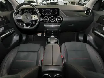 MERCEDES-BENZ GLA 250 e AMG HEADUP TOTWINKEL 360  CARPLY 19