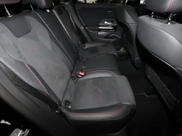 MERCEDES-BENZ GLA 250 e AMG HEADUP TOTWINKEL 360  CARPLY 19