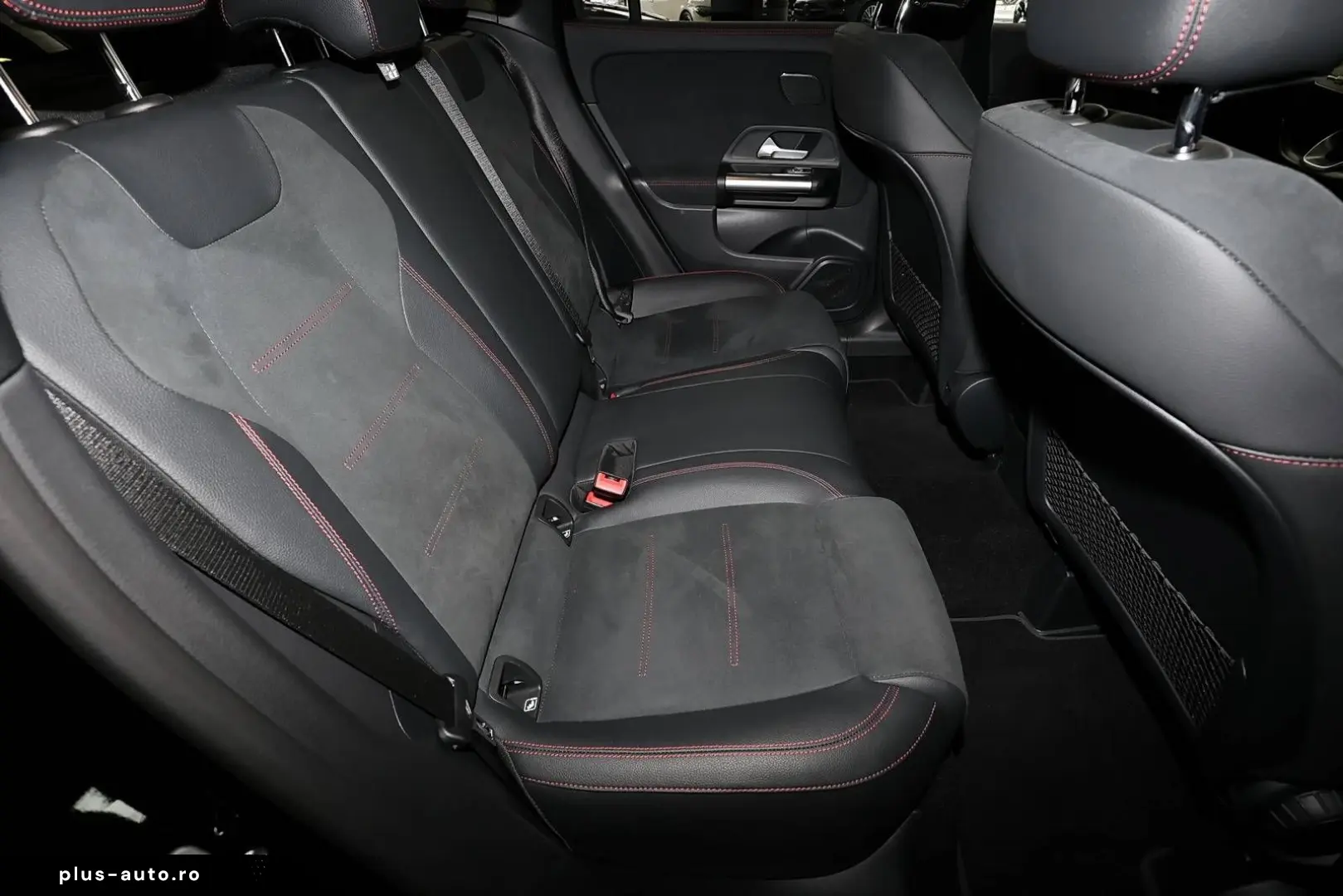 MERCEDES-BENZ GLA 250 e AMG HEADUP TOTWINKEL 360  CARPLY 19