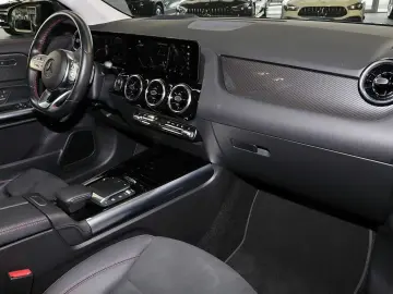 MERCEDES-BENZ GLA 250 e AMG HEADUP TOTWINKEL 360  CARPLY 19