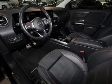 MERCEDES-BENZ GLA 250 e AMG HEADUP TOTWINKEL 360  CARPLY 19
