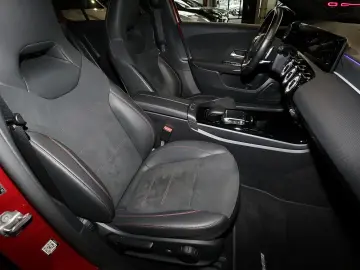 MERCEDES-BENZ A 250 E AMG PANO KAMERA CARPLAY MEMORY LED 18