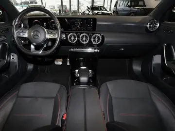 MERCEDES-BENZ A 250 E AMG PANO KAMERA CARPLAY MEMORY LED 18