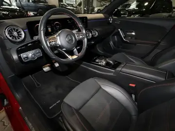 MERCEDES-BENZ A 250 E AMG PANO KAMERA CARPLAY MEMORY LED 18