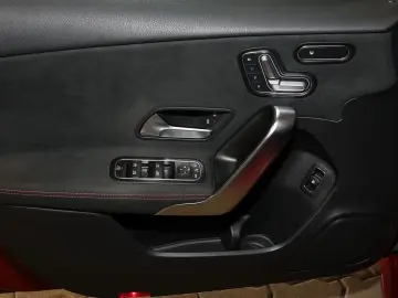 MERCEDES-BENZ A 250 E AMG PANO KAMERA CARPLAY MEMORY LED 18