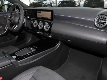 MERCEDES-BENZ A 180 AMG RüKam LED Pano Night Totwink&hellip;