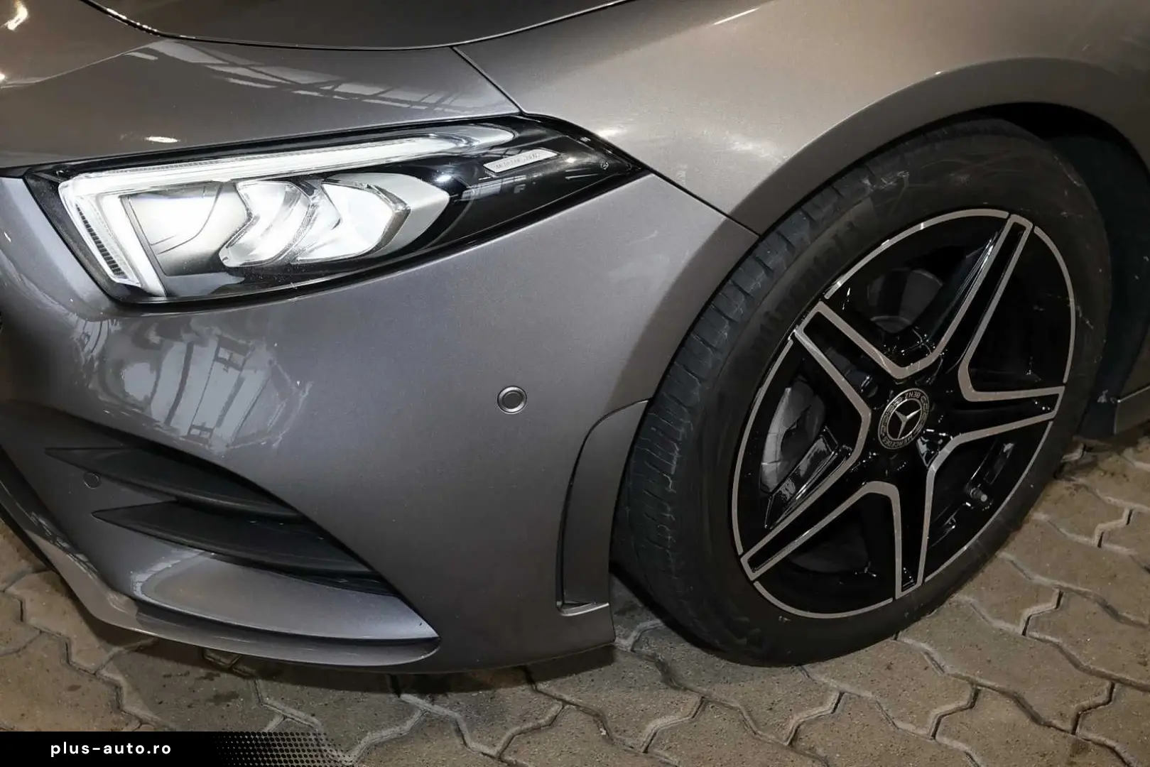 MERCEDES-BENZ A 200 AMG TOTWINKEL KAMERA PANO CARPLAY LED 18