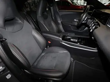 MERCEDES-BENZ A 200 AMG TOTWINKEL KAMERA PANO CARPLAY LED 18
