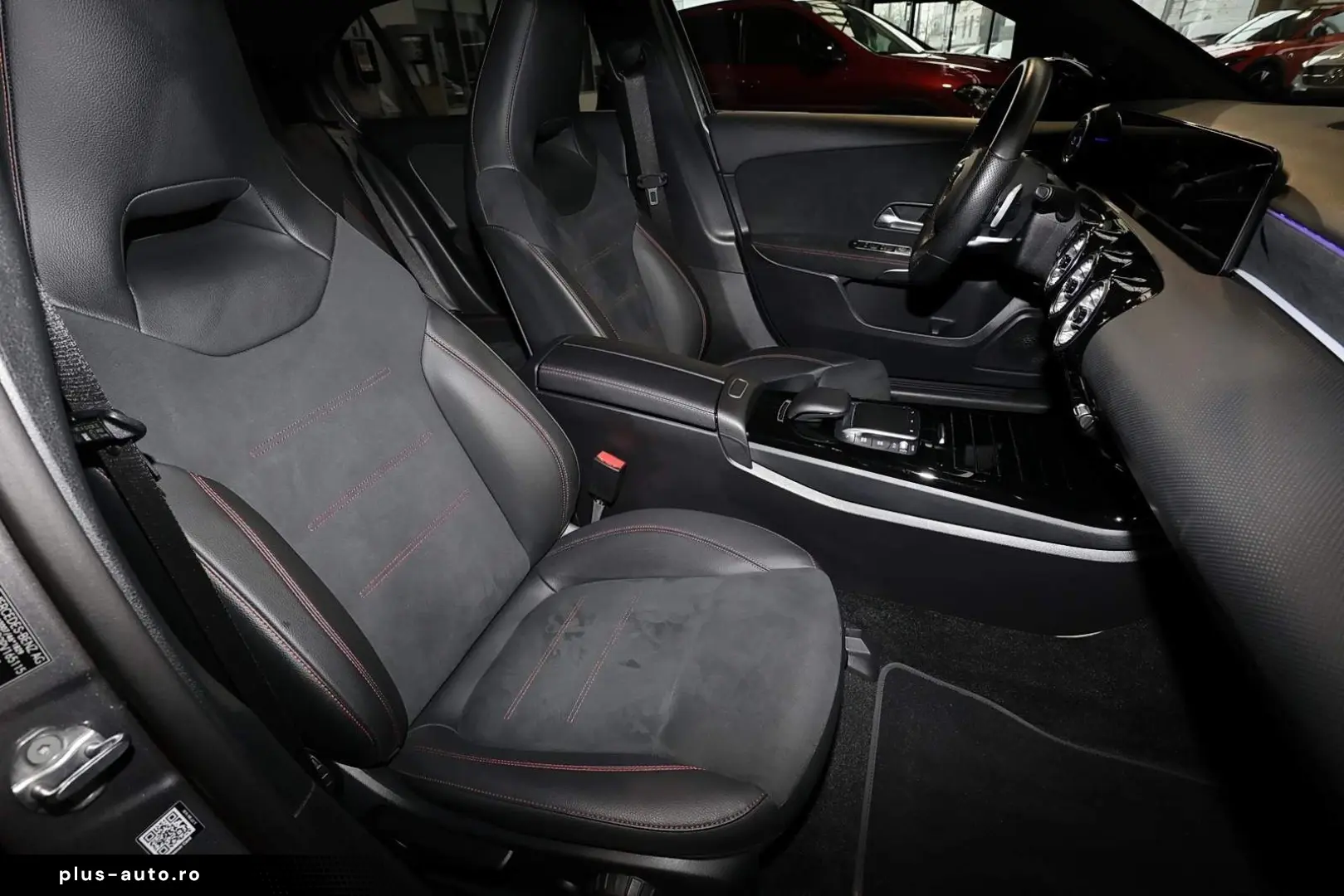 MERCEDES-BENZ A 200 AMG TOTWINKEL KAMERA PANO CARPLAY LED 18