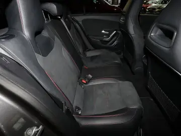 MERCEDES-BENZ A 200 AMG TOTWINKEL KAMERA PANO CARPLAY LED 18