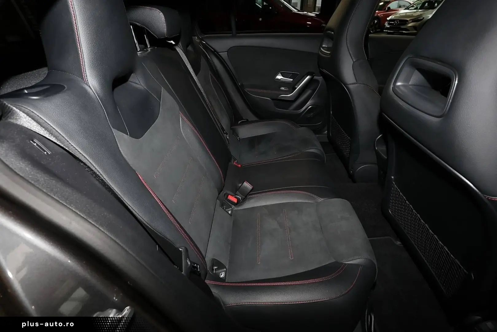 MERCEDES-BENZ A 200 AMG TOTWINKEL KAMERA PANO CARPLAY LED 18