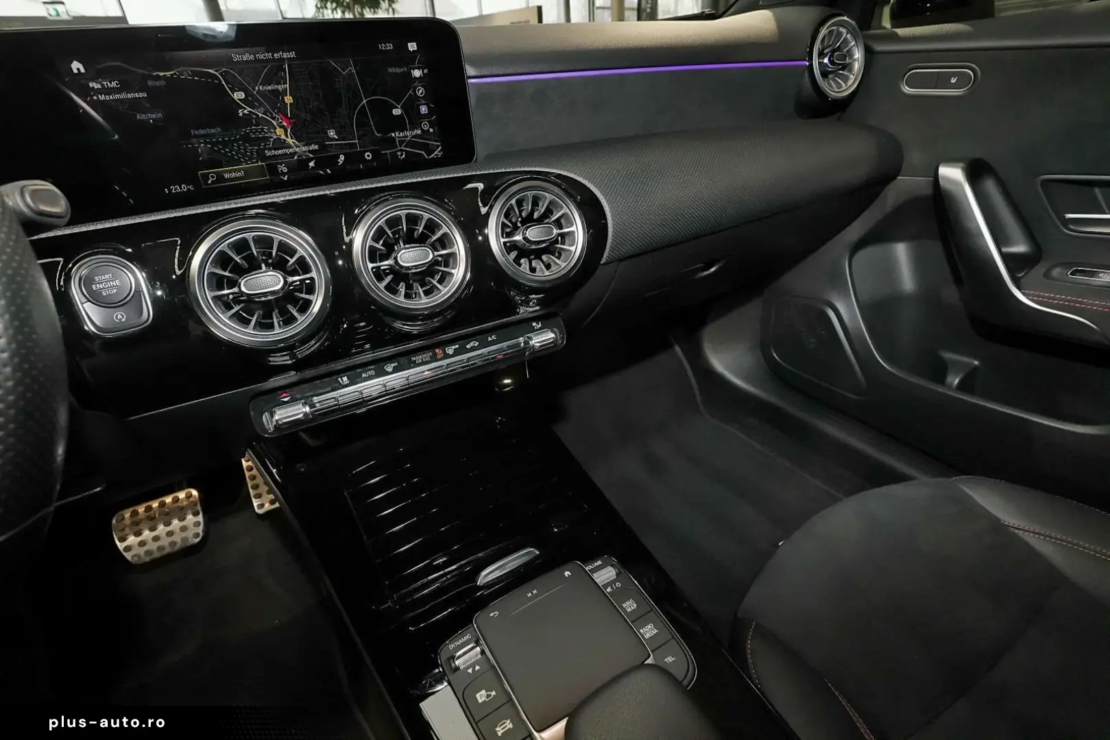 MERCEDES-BENZ A 200 AMG TOTWINKEL KAMERA PANO CARPLAY LED 18