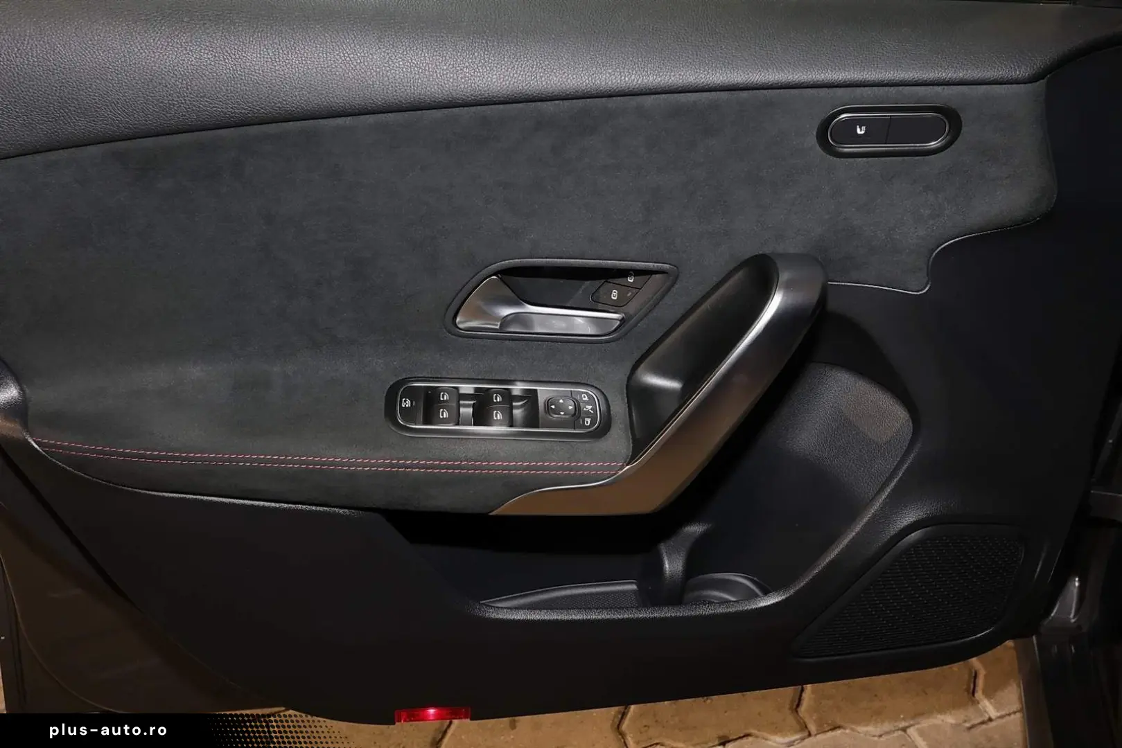 MERCEDES-BENZ A 200 AMG TOTWINKEL KAMERA PANO CARPLAY LED 18