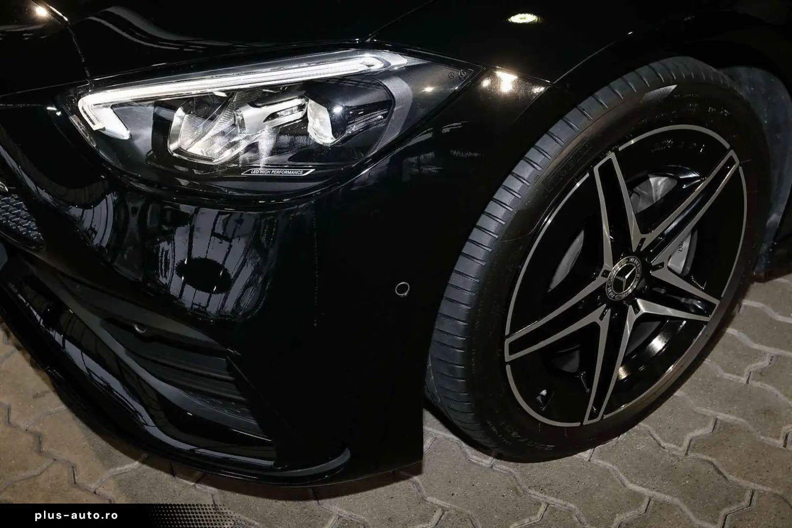 MERCEDES-BENZ C 300 4M T AMG DISTRO KAMERA SPURHALTE LED 18