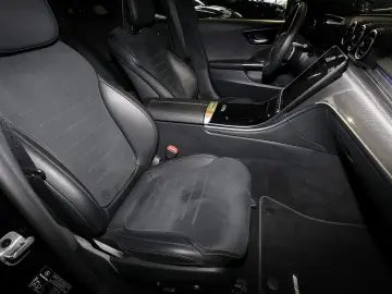 MERCEDES-BENZ C 300 4M T AMG DISTRO KAMERA SPURHALTE LED 18