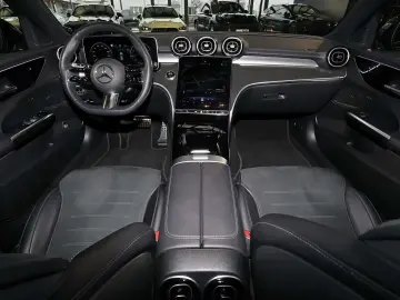 MERCEDES-BENZ C 300 4M T AMG DISTRO KAMERA SPURHALTE LED 18