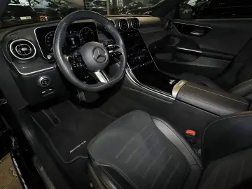 MERCEDES-BENZ C 300 4M T AMG DISTRO KAMERA SPURHALTE LED 18