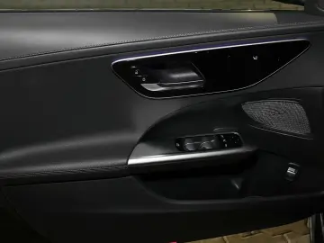 MERCEDES-BENZ C 300 4M T AMG DISTRO KAMERA SPURHALTE LED 18