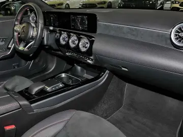 MERCEDES-BENZ A 250 e Limousine AMG KEYLESS TEMPOMAT CARPLAY