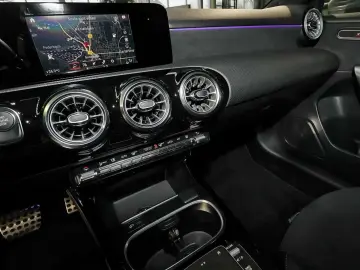 MERCEDES-BENZ A 250 e Limousine AMG KEYLESS TEMPOMAT CARPLAY