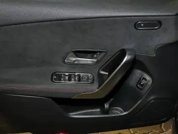 MERCEDES-BENZ A 250 e Limousine AMG KEYLESS TEMPOMAT CARPLAY