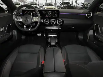 MERCEDES-BENZ A 250 AMG LED MBUX KAMERA KEYLESS 18 ZOLL