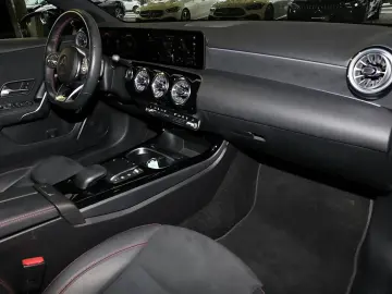 MERCEDES-BENZ A 250 AMG LED MBUX KAMERA KEYLESS 18 ZOLL