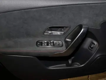 MERCEDES-BENZ A 250 AMG LED MBUX KAMERA KEYLESS 18 ZOLL