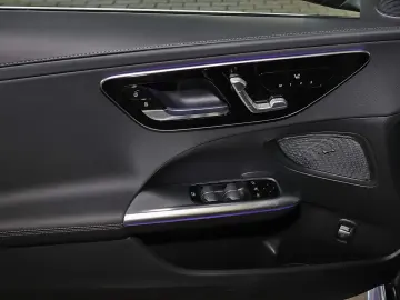 MERCEDES-BENZ C 180 T AMG PANO TOTWINKEL DISTRONIC MEMORY 19