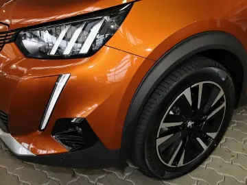 PEUGEOT 2008 DISTRONIC PDC LED TOTWINKEL NAVIGATION 18