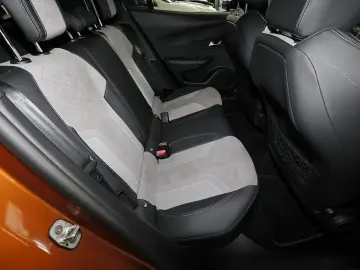 PEUGEOT 2008 DISTRONIC PDC LED TOTWINKEL NAVIGATION 18