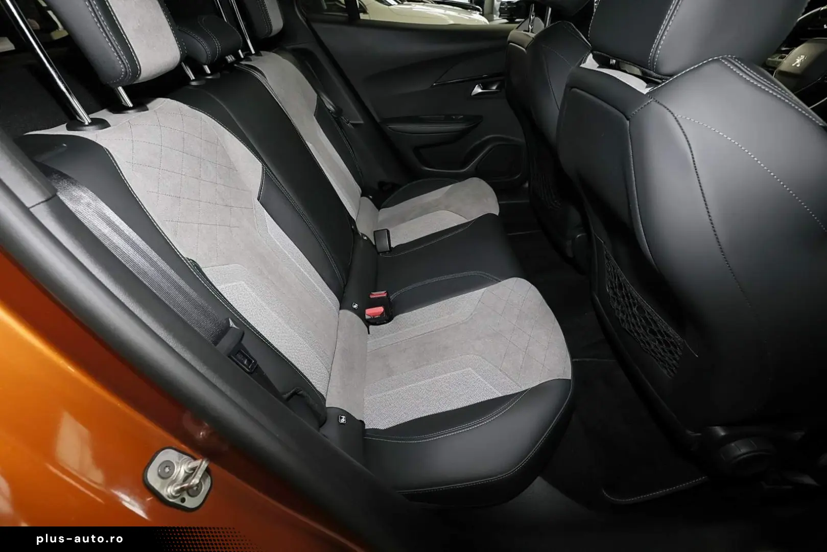 PEUGEOT 2008 DISTRONIC PDC LED TOTWINKEL NAVIGATION 18